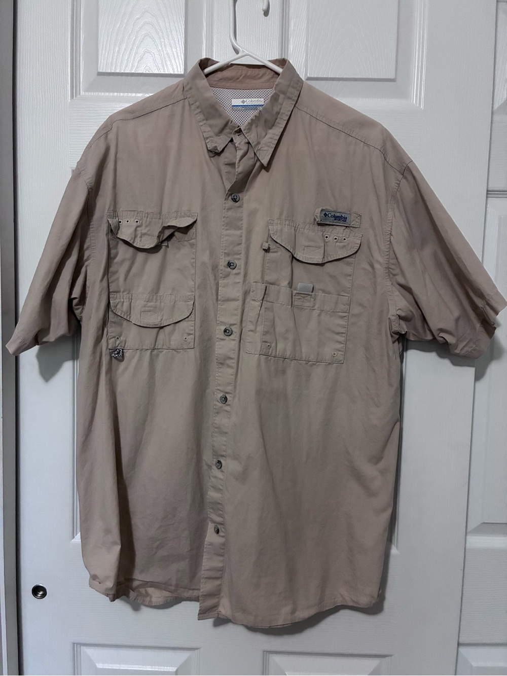 COLUMBIA PFG SHORT SLEEVE KHAKI TAN VENTED BUTTON DOWN FISHING SHIRT MEN’S SZ L